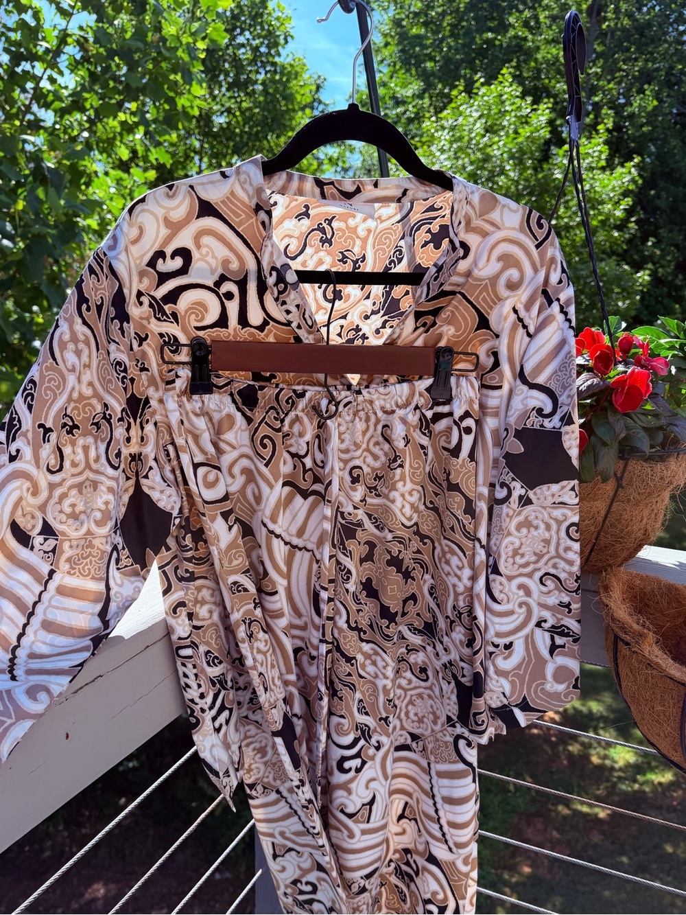 NATORI 2 Piece Silky Satin Pajama Loungewear Tribal Set Black Tan White Medium